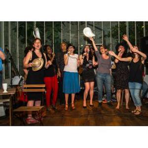 Professeur de chant propose des cours de chorale Paris 18ème, tous niveaux, de la chanson en passant par le jazz et le gospel