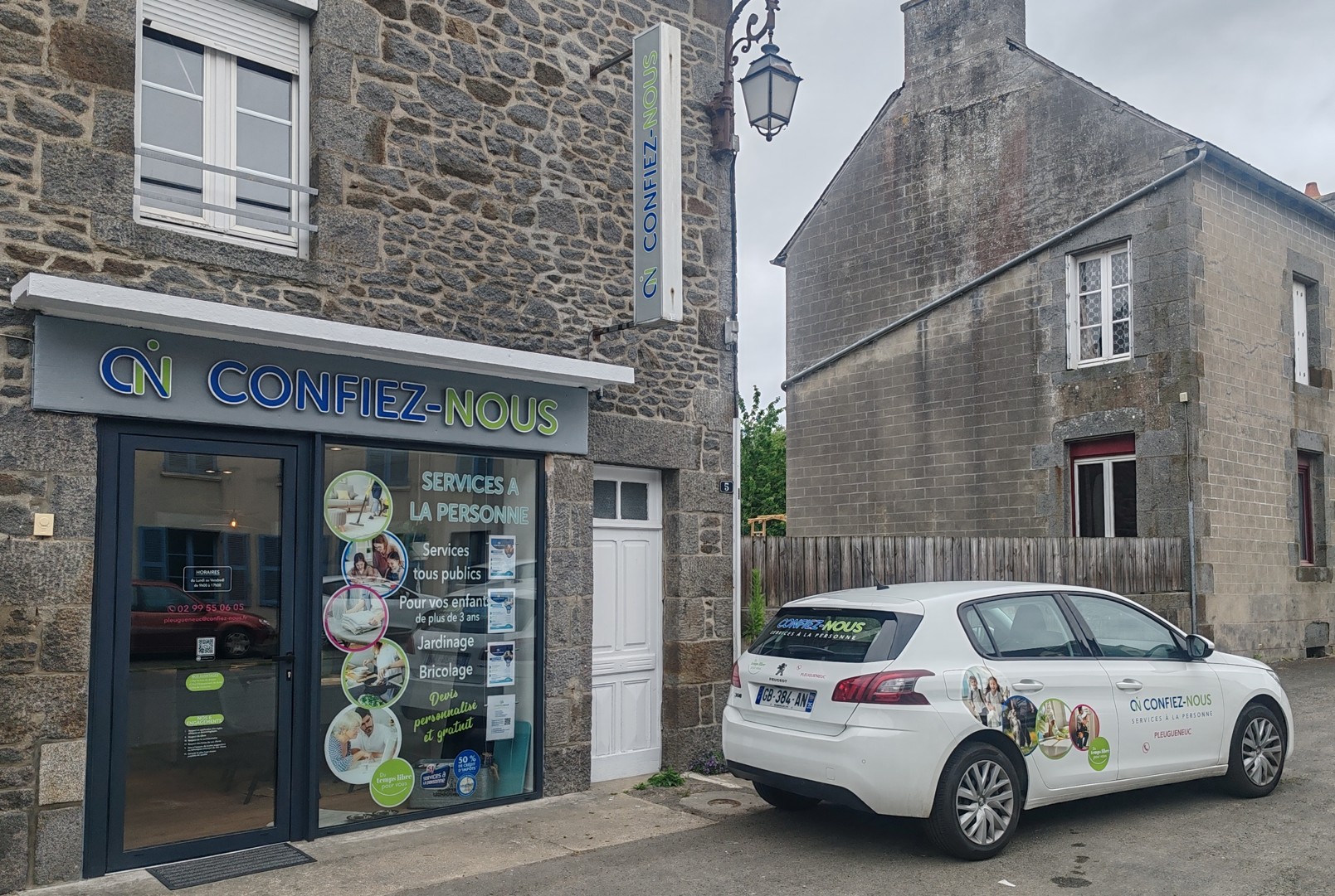 image 2 de CONFIEZ-NOUS Pleugueneuc