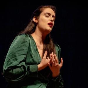 Prof de musique donne des cours de chant. Tous les styles, âges et niveaux.