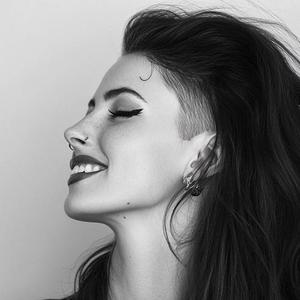 j'aimerais faire un ombre hair tres clair avec une coupe asymétrique long et également une permanqnte ondulée merci