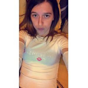 Christine , 22 ans propose de promener des animaux