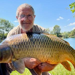 Touche un peu à tout