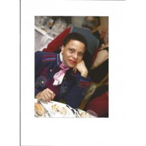 patiente et compréhensive envers les personnes agées