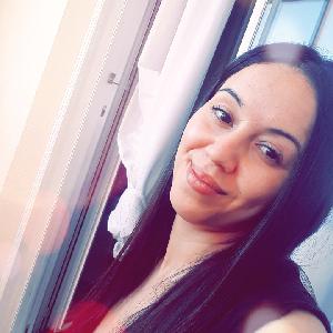 Siham, 22 ans propose mes services de baby-sitting