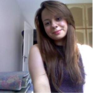 Je souhaiterais m'occuper d'une personne âgée. Disposée et disponible, je reste à votre écoute.