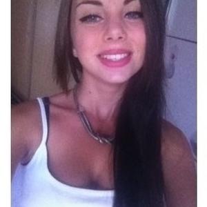 Clothilde, 18 ans cherche un travail en tant que nounou