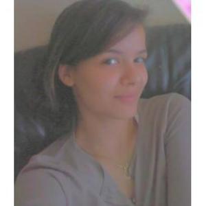 Faïza, 22 ans garde des enfants