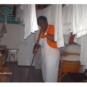 Cherche à aider les personnes âgées