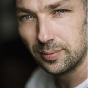 Richard , 37 ans effectue tous les travaux de bricolage