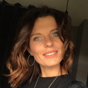 Chloé, 19 ans, propose aide aux devoirs