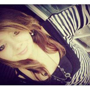 Alison, 19 ans, propose du ménage