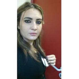 Farida, 27 ans donne des cours d'arabe