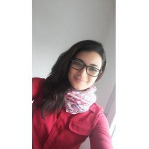Lamia, 23 ans donne des cours de maths pour lycéens/collégiens