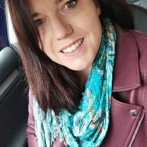 Sabrina, 28 ans, propose aide aux personnes âgées