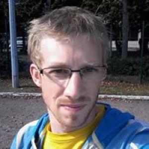 Cyril, 29 ans, propose aide aux personnes âgées