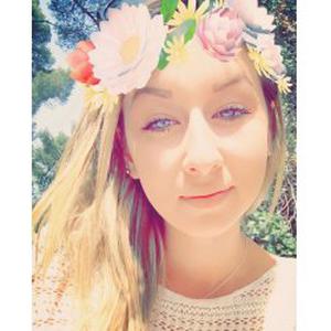 Mélanie, 18 ans aide aux couses