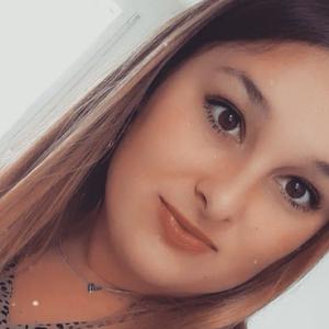 Anais, 20 ans, propose aide aux personnes âgées