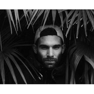 Antoine, 25 ans, propose services de photographe indépendant