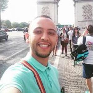 Boubaker, 27 ans, propose des cours d'arabe