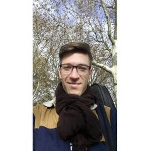 Sébastien, 35 ans, donne des cours de guitare