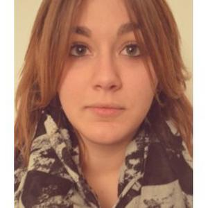 Marine, 21 ans propose ses services de photographe