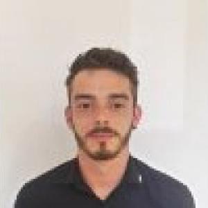 Anthony, 23 ans, propose jardinage