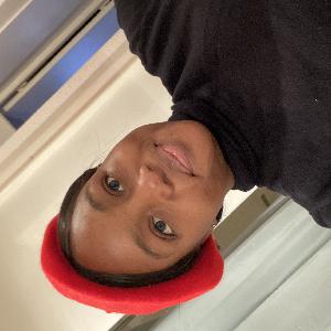 Amina Faizah, 19 ans recherche un emploi