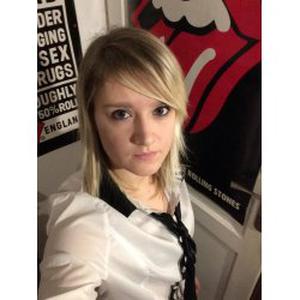 Julie, 24 ans, propose dépannage informatique