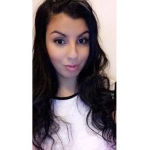 Yamina, 24 ans aide aux personnes handicapées