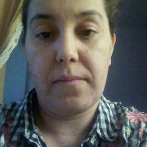 Kahina, 37 ans, propose aide aux personnes âgées