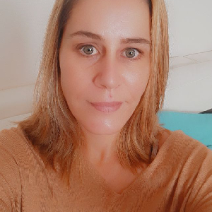 Leslie, 42 ans, auxiliaire de vie