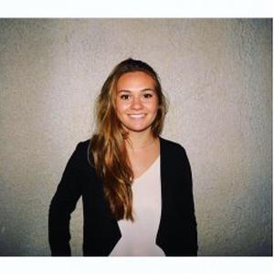 Manon, 18 ans propose de l'aide aux devoirs