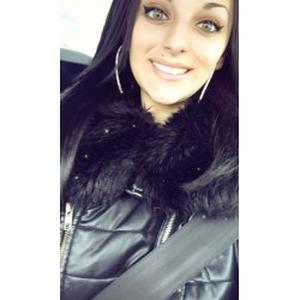 alison, 20 ans, femme de menage