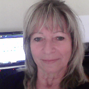 Je propose de faire les courses et de les livrer aux personnes en difficultés, voir même de faire la cuisine