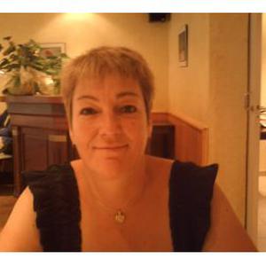 Yveline, 56 ans, expérience de plus de 30 ans dans le ménage avec les particuliers