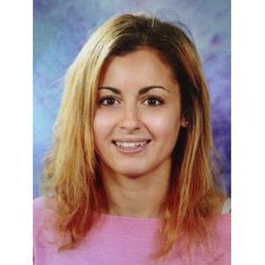 Soraya, 30 ans aide aux seniors