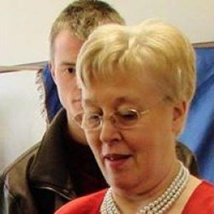 Je suis disponible pour un emploi auprès d'une personne agée