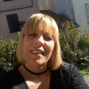 recherche un emploi,agent de service aupres des personnes agées