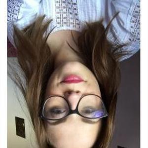 Estelle, 18 ans aide à domicile