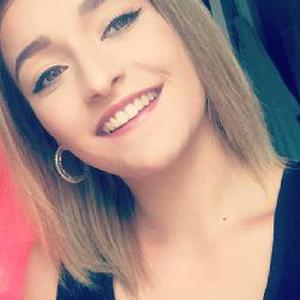 Emilie, 17 ans aide à la livraison de courses