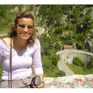 NAJAT, 53 ans, aide aux personnes âgées