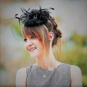 Anais, 21 ans : Diplomée BEP "SAPAT", dynamique, à l'écoute et polyvalente. Niveaux BAC PRO (3ans)