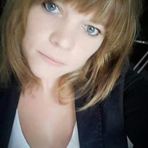 Lucie, 34 ans cherche des heures de ménage