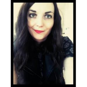 Professeure propose des cours de chant et flûte traversière