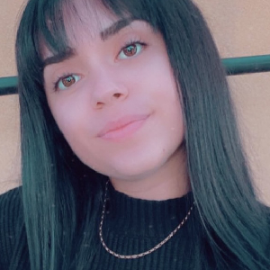Carla, 16 ans, cherche à garder des enfants ou des personnes âgées