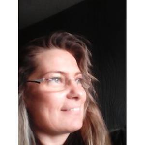 Chrystele, 50 ans propose de s'occuper de personnes âgées