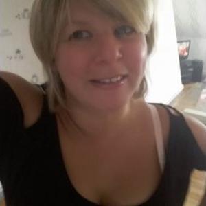 Garde d'enfants proposant de l'aide aux devoirs