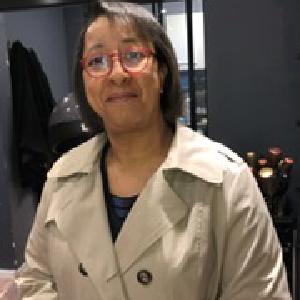 Houria, 54 ans, aide aux personnes âgées