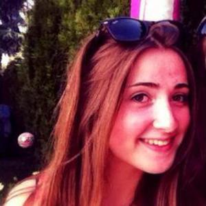 Alicia , 22 ans propose son aide aux élèves ayant besoin d'un petit coup de pouce
