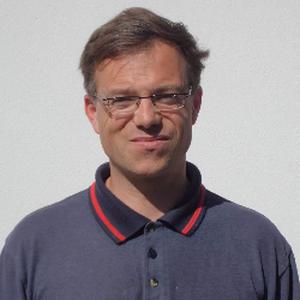 Marc, 49 ans donne des cours de français